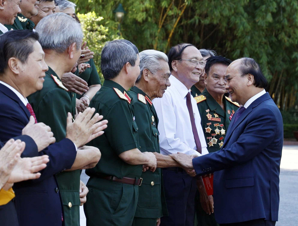 Chủ tịch nước Nguyễn Xuân Phúc với các đại biểu. (Ảnh: Thống Nhất/TTXVN)