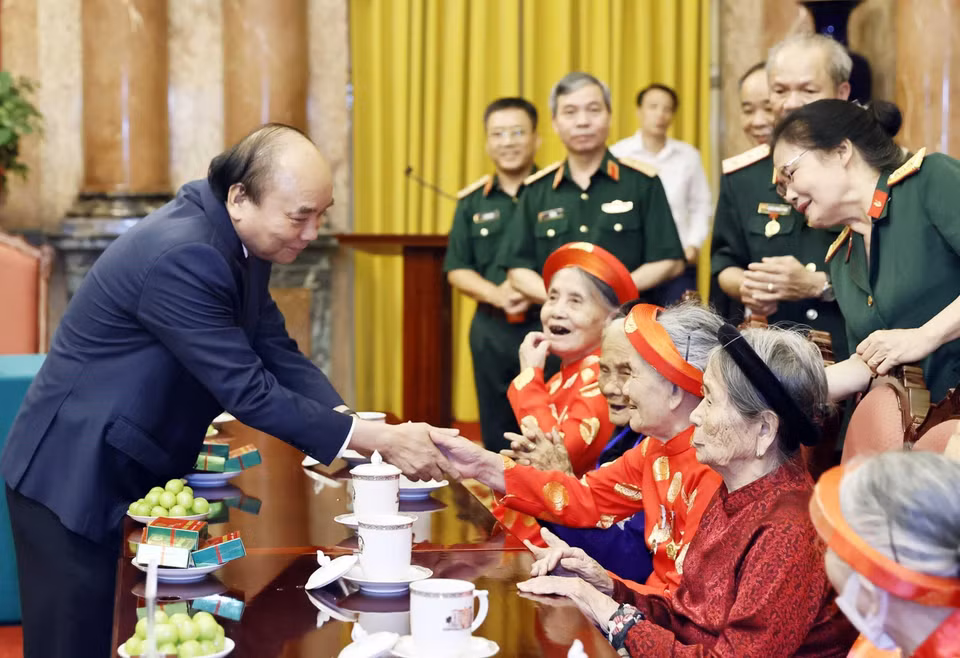 Cuộc gặp mặt diễn ra trong bầu không khí ấm cúng. (Ảnh: Thống Nhất/TTXVN)