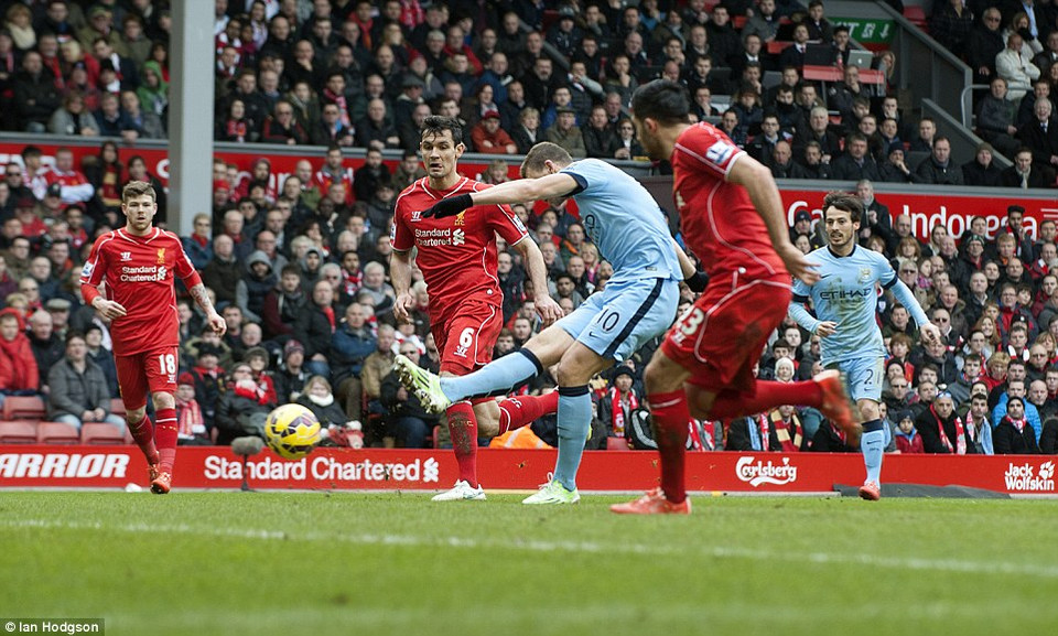 Tuy nhiên, đến phút 26, Dzeko đã cân bằng tỷ số 1-1 cho đội khách.