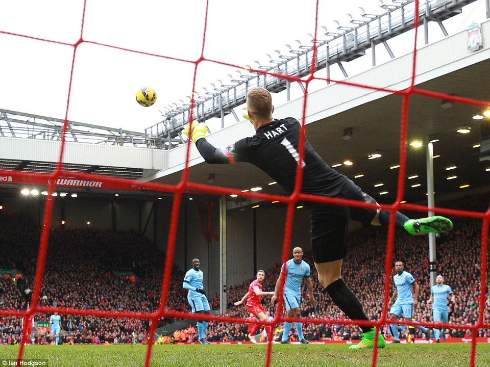 ... từ cú sút xa của Jordan Henderson.