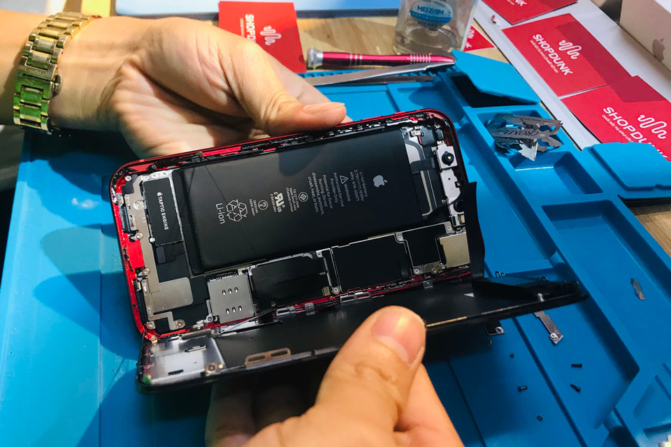 'Nội thất' bên trong chiếc iPhone XR