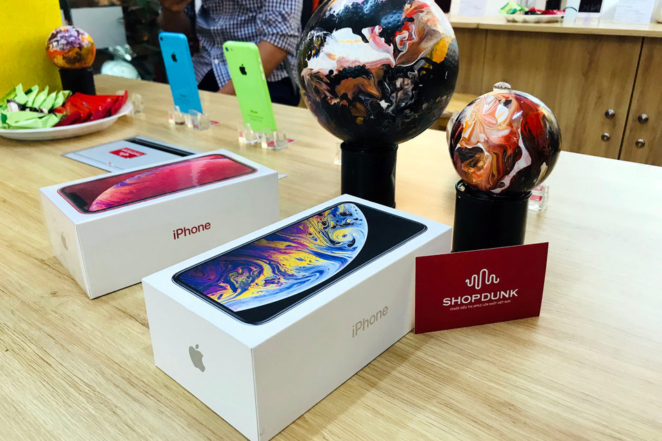ShopDunk là một trong những đơn vị đầu tiên đưa iPhone XR về Việt Nam trong ngày 26/10.