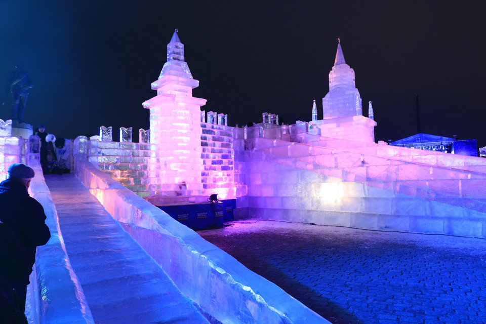 Mô hình Điện Kremli bằng băng là điểm nhấn của lễ hội băng Moskva 2019. (Ảnh: Trần Hiếu/TTXVN) 