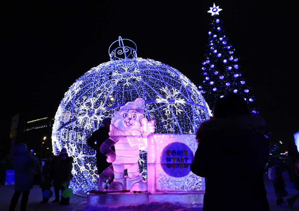 Điêu khắc các nhân vật trong phim hoạt hình được giới thiệu tại lễ hội băng Moskva 2019. (Ảnh: Trần Hiếu/TTXVN) 