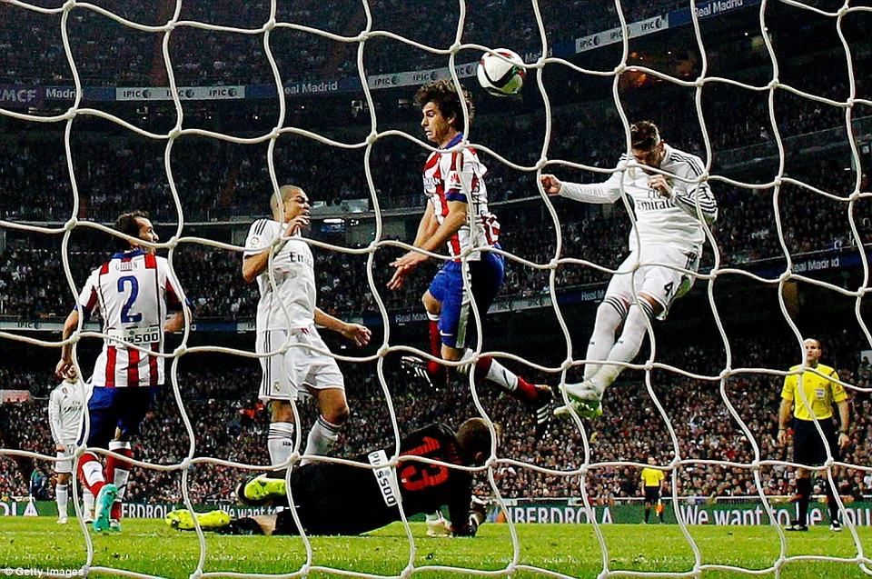 Đúng 19 phút sau, Real có bàn gỡ hòa...