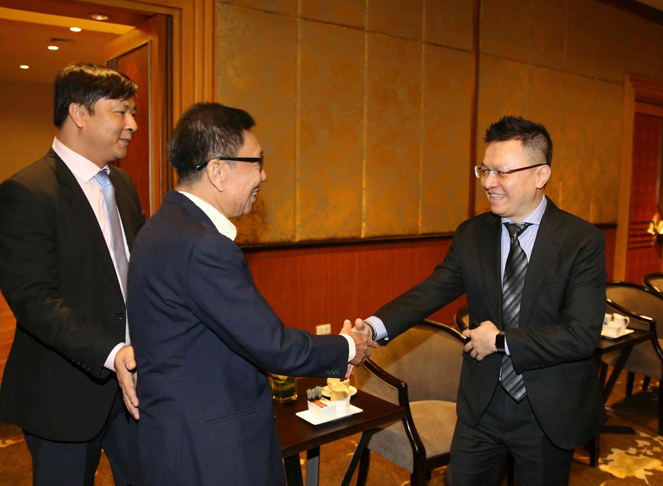 Phó Tổng giám đốc Thông tấn xã Việt Nam Lê Quốc Minh chào mừng các đại biểu tới Hà Nội tham dự Hội nghị Ban chấp hành OANA lần thứ 44. (Ảnh: Văn Điệp/TTXVN)