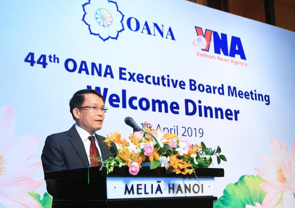 Tổng giám đốc Thông tấn xã Việt Nam Nguyễn Đức Lợi phát biểu chào mừng các đại biểu dự Hội nghị Ban chấp hành OANA lần thứ 44 tại Hà Nội. (Ảnh: Văn Điệp/TTXVN)