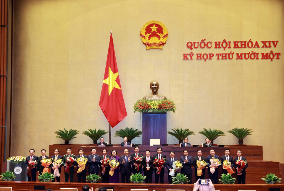 Một số Phó Thủ tướng Chính phủ, một số Bộ trưởng và thành viên khác của Chính phủ ra mắt Quốc hội sau khi được phê chuẩn. (Ảnh: Thống Nhất/TTXVN)