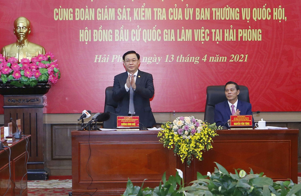 Chủ tịch Quốc hội Vương Đình Huệ tại buổi làm việc với Ủy ban bầu cử thành phố Hải Phòng. (Ảnh: Doãn Tấn/TTXVN)