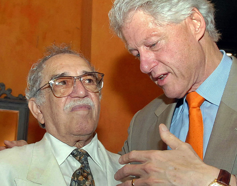 Nhà văn Gabriel Garcia Marquez gặp cựu Tổng thống Mỹ Bill Clinton. (Nguồn: AFP/Getty Images)