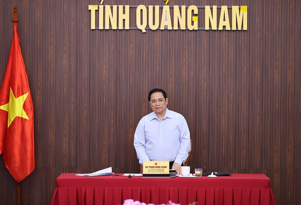 Thủ tướng Phạm Minh Chính chủ trì buổi làm việc với lãnh đạo chủ chốt tỉnh Quảng Nam. (Ảnh: Dương Giang/TTXVN)