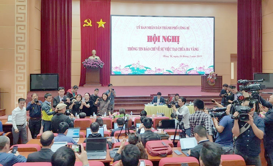Hội nghị thông tin báo chí do UBND TP Uông Bí (Quảng Ninh) tổ chức, sáng 26/3/2019 về sự việc 'thỉnh vong' tại chùa Ba Vàng, gây xôn xao và bức xúc trong dư luận xã hội. (Nguồn: TTXVN)
