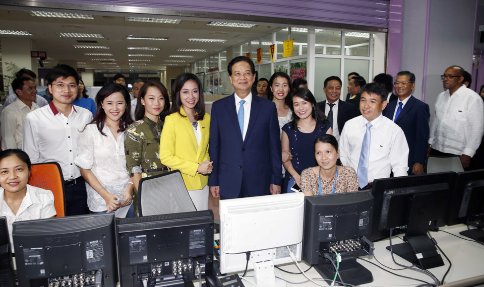 Thủ tướng Nguyễn Tấn Dũng thăm trường quay S3 mới của Đài Truyền hình Việt Nam, ngày 7/9/2015. (Ảnh: Đức Tám/TTXVN)