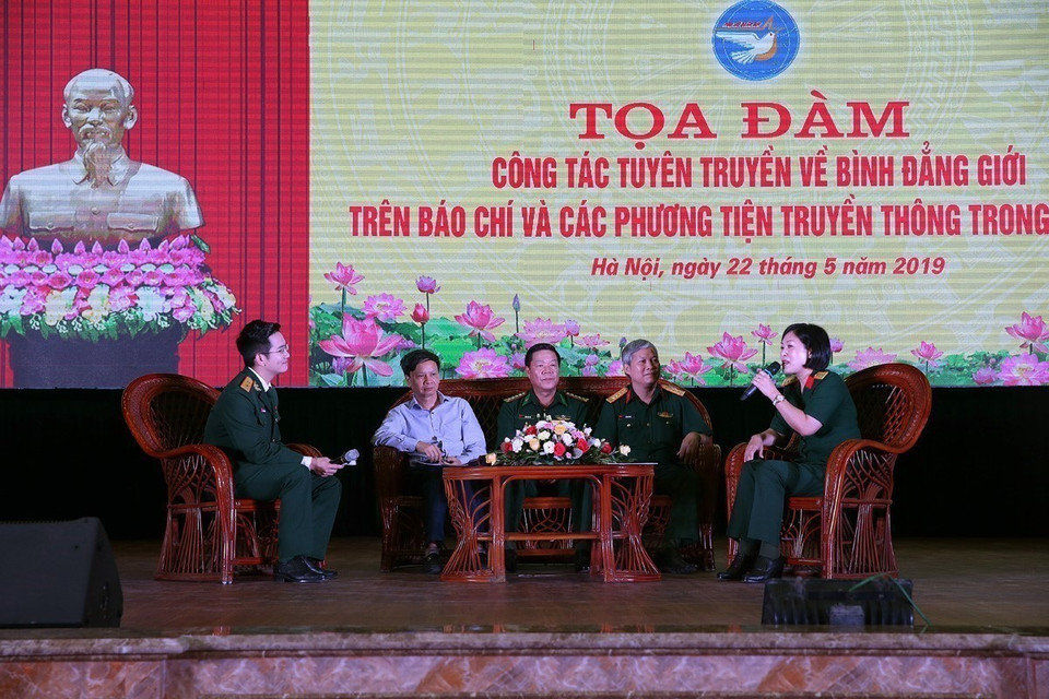 Tọa đàm công tác tuyên truyền về bình đẳng giới trên báo chí và các phương tiện truyền thông trong quân đội, sáng 22/5/2019, tại Hà Nội, do Ban Phụ nữ Quân đội (Tổng cục Chính trị Quân đội nhân dân Việt Nam) tổ chức. (Ảnh: Dương Giang/ TTXVN)