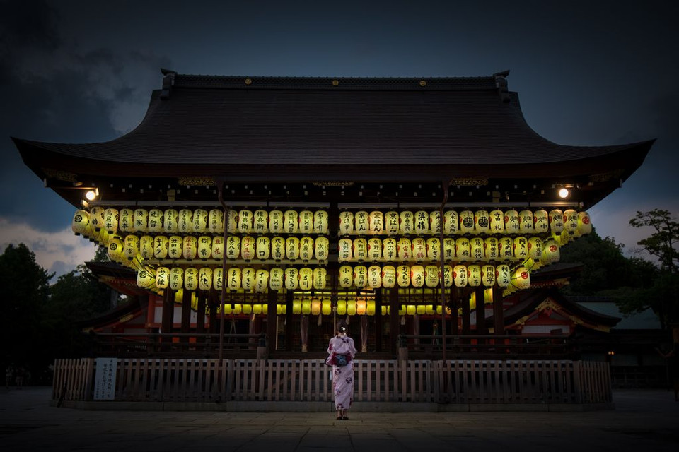 Vẻ huyền bí của ngôi đền Yasaka ở Kyoto, Nhật Bản lúc chạng vạng tối. (Nguồn: NatGeo)