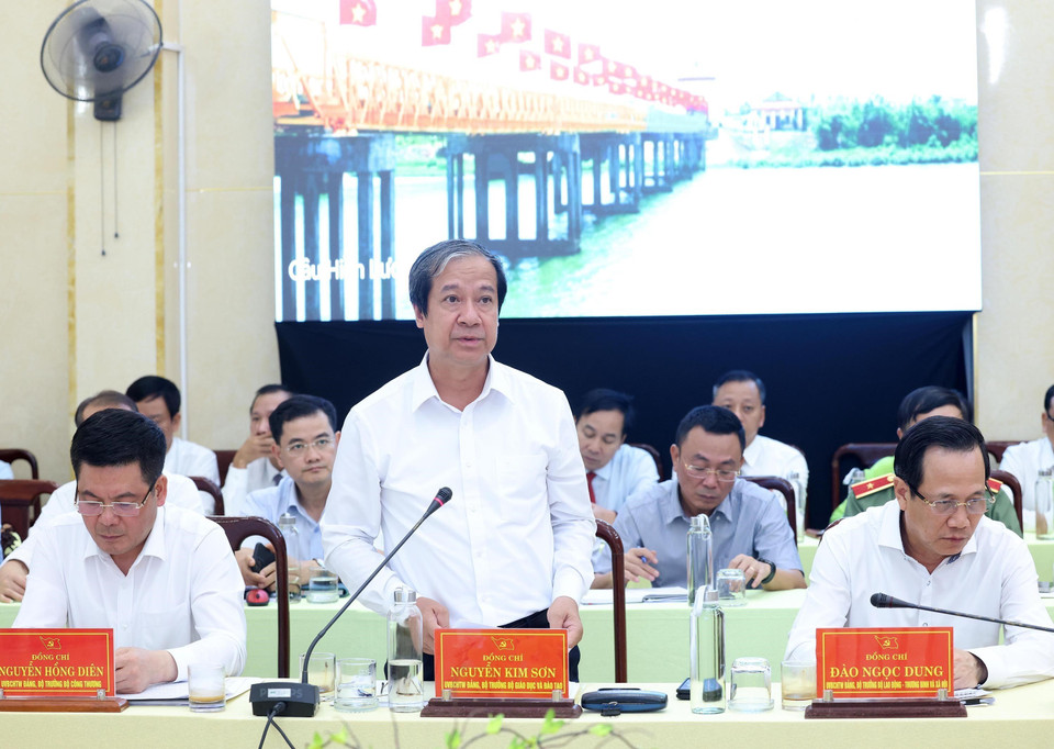 Đồng chí Nguyễn Kim Sơn, Ủy viên Trung ương Đảng, Bộ trưởng Bộ Giáo dục và Đào tạo phát biểu. (Ảnh: Lâm Khánh/TTXVN)