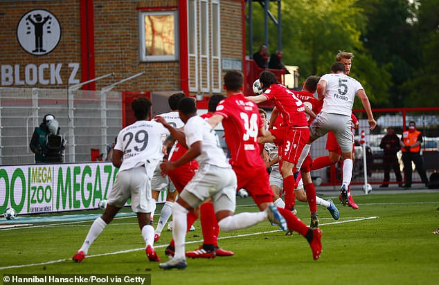 Chiến thắng trước Union Berlin giúp Bayern xây chắc ngôi đầu với 4 điểm nhiều hơn Dortmund.