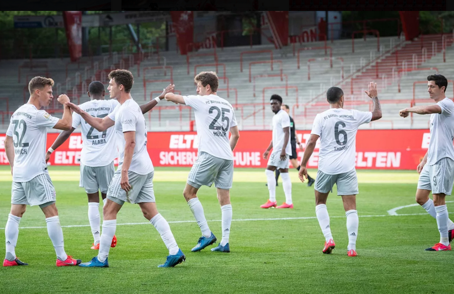 Cách các cầu thủ ăn mừng chiến thắng (Nguồn FCB.de)