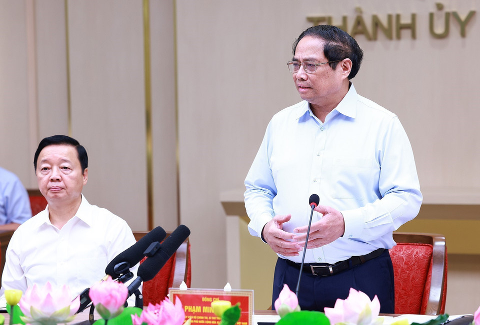 Thủ tướng Phạm Minh Chính phát biểu tại buổi làm việc với Ban Thường vụ Thành ủy Hà Nội. (Ảnh: Dương Giang/TTXVN)