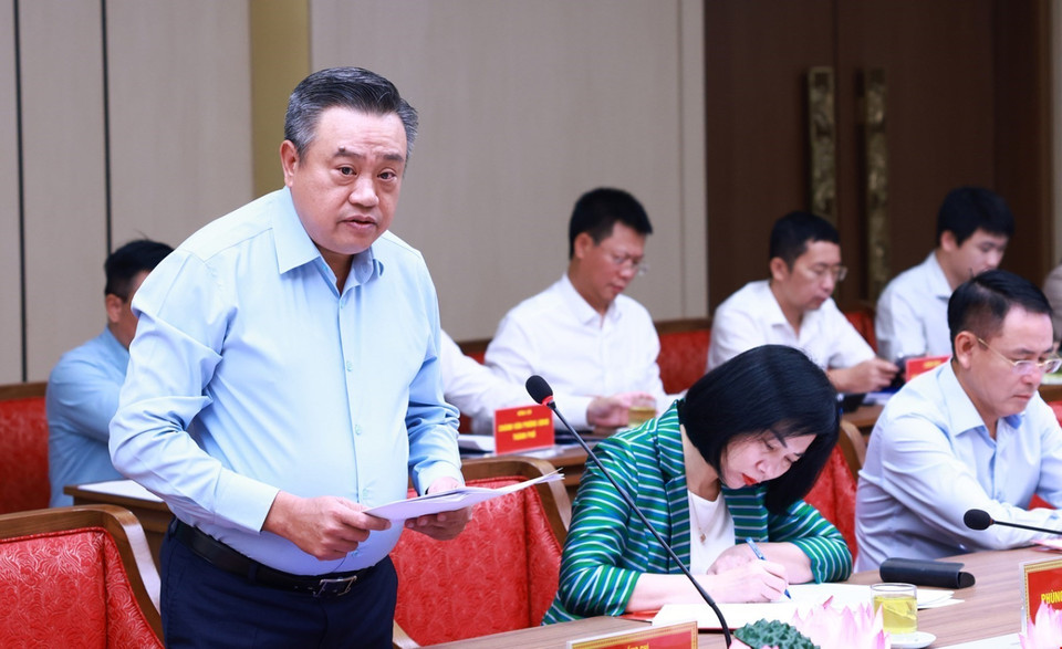 Chủ tịch UBND Thành phố Hà Nội Trần Sỹ Thanh trình bày báo cáo về tình hình kinh tế-xã hội của thành phố Hà Nội. (Ảnh: Dương Giang/TTXVN)