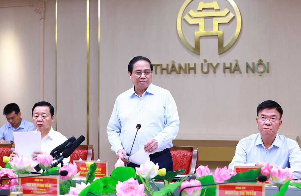 Thủ tướng Phạm Minh Chính phát biểu tại buổi làm việc với Ban Thường vụ Thành ủy Hà Nội. (Ảnh: Dương Giang/TTXVN)