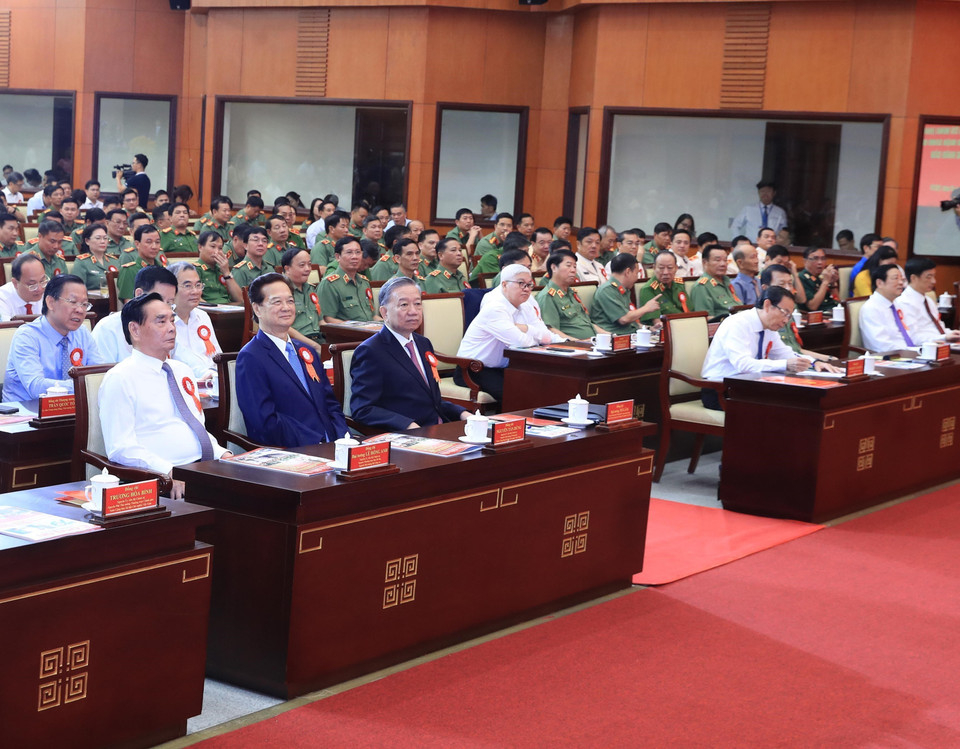 Tổng Bí thư, Chủ tịch nước Tô Lâm dự Lễ kỷ niệm 55 năm thực hiện Di chúc Chủ tịch Hồ Chí Minh và Lễ đón nhận Danh hiệu Anh hùng lực lượng vũ trang nhân dân của Công an Thành phố Hồ Chí Minh. (Ảnh: Lâm Khánh/TTXVN)