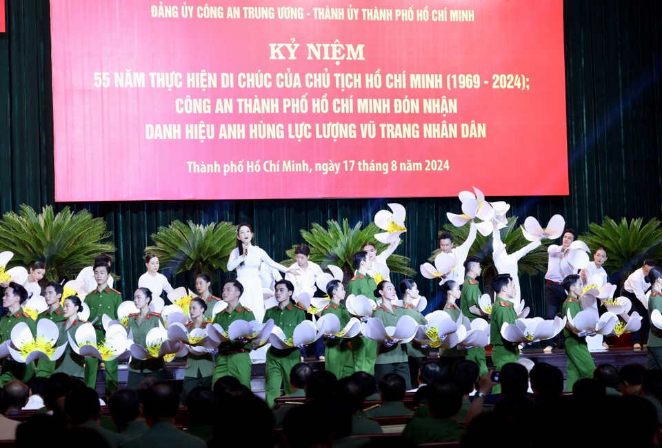 Tiết mục văn nghệ tại lễ kỷ niệm. (Ảnh: Lâm Khánh/TTXVN)