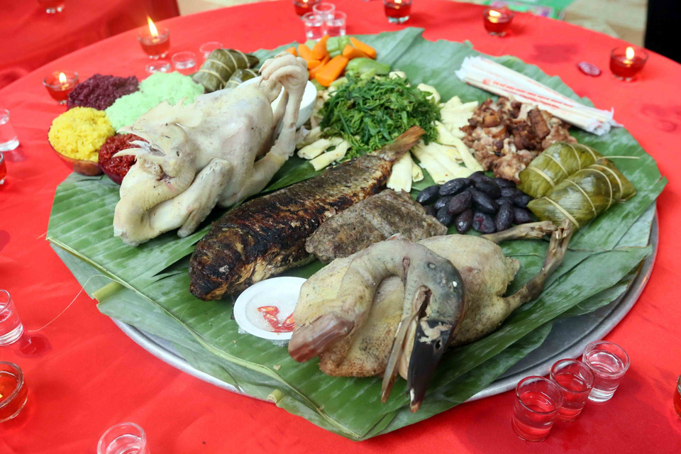 Mâm lễ vật tại Nghi lễ Tết Xíp xí của người Thái trắng ở huyện Quỳnh Nhai. (Ảnh: Quang Quyết/TTXVN)