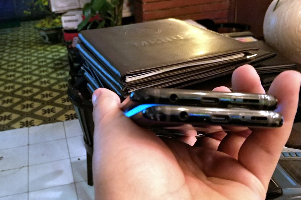 Dù dùng cổng USB type-C nhưng Samsung không bỏ jack cắm tai nghe. (Ảnh: T.H/Vietnam+)