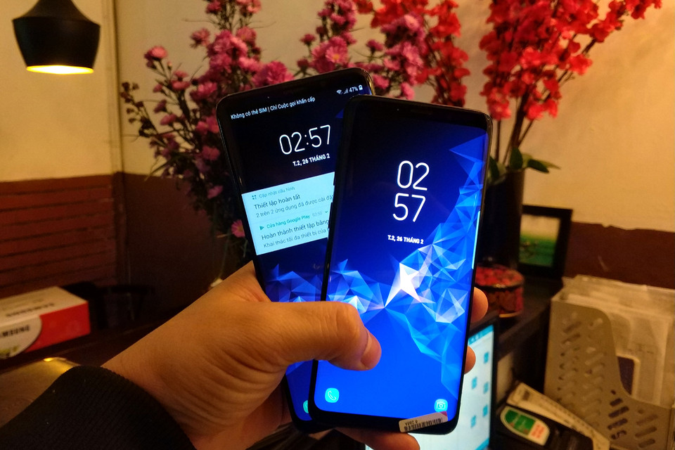 Bộ đôi này được thiết kế để phục vụ cho nhu cầu giao tiếp và thể hiện bản thân thông qua hình ảnh, video và emoji. (Ảnh: T.H/Vietnam+)