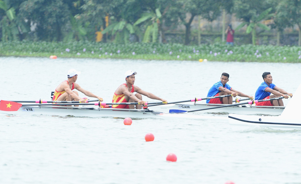 Ở nội dung thi đôi nam hạng nặng chèo đôi (M2X), cặp vận động viên Nguyễn Văn Hà, Nguyễn Văn Hiếu của Việt Nam giành huy chương Đồng. (Ảnh: Minh Đức/TTXVN)