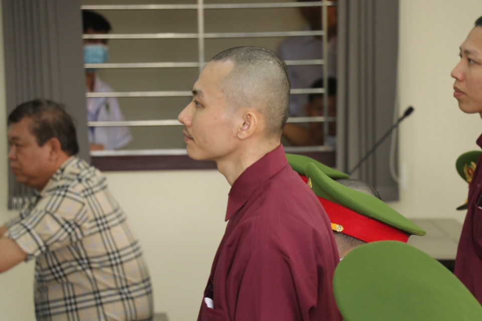 Các bị cáo trả lời câu hỏi Hội đồng xét xử. (Ảnh: Bùi Giang/TTXVN)