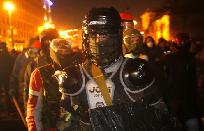 Cảnh sát đặc nhiệm chống bạo động Berkut được vũ trang tận răng để sẵn sàng lập lại trật tự ở thủ đô Kiev.