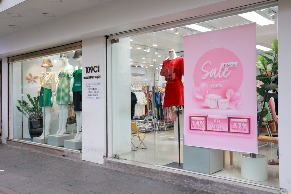 Mặc dù khuyến mãi sâu nhưng lượng khách cũng khá vắng vẻ. (Ảnh: Minh Hiếu/Vietnam+)