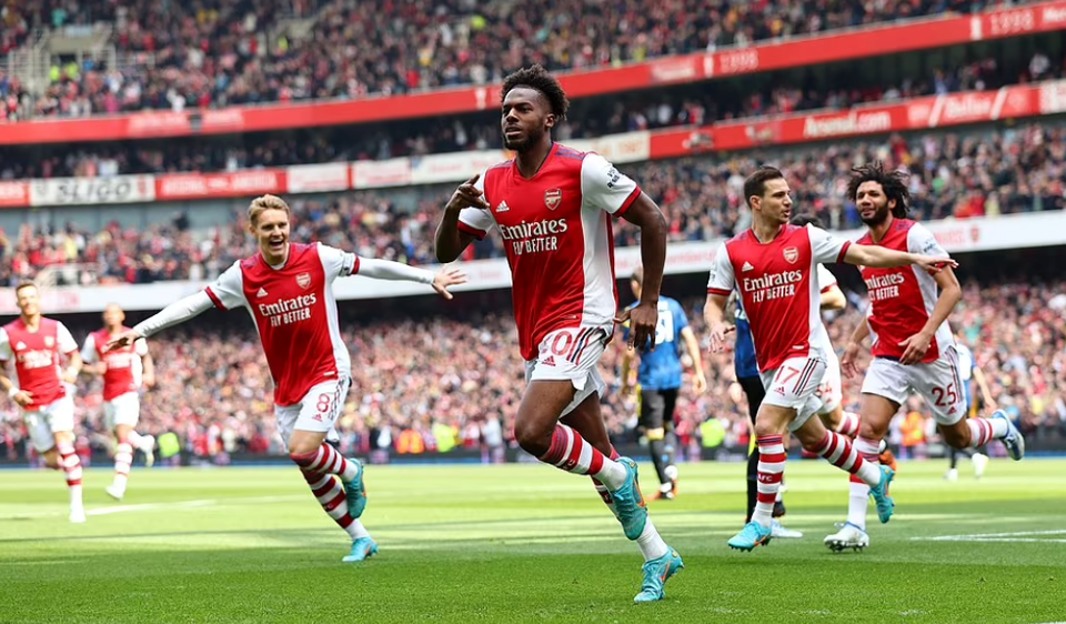 Nuno Tavares giúp Pháo thủ dẫn trước 1-0 ngay phút thứ 3 với pha đệm bóng dễ dàng. (Nguồn: Reuters)