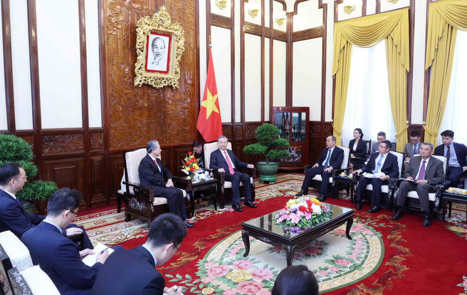 Chủ tịch nước Tô Lâm tiếp Đại sứ Trung Quốc tại Việt Nam Hùng Ba. (Ảnh: Nhan Sáng/TTXVN)