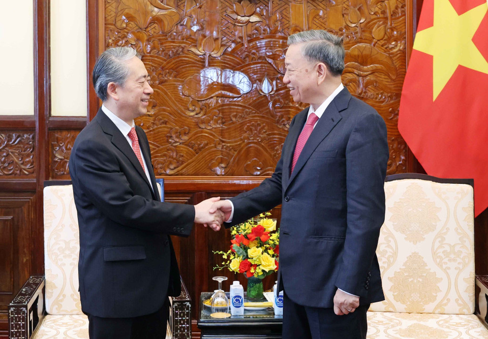 Chủ tịch nước Tô Lâm tiếp Đại sứ Trung Quốc tại Việt Nam Hùng Ba. (Ảnh: Nhan Sáng/TTXVN)