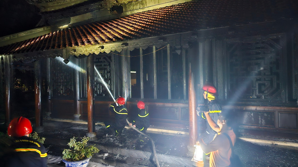 Hiện trường vụ cháy tại khu vực chính điện của chùa Thuyền Lâm, số 150 đường Điện Biên Phủ, thành phố Huế. (Ảnh: TTXVN phát)