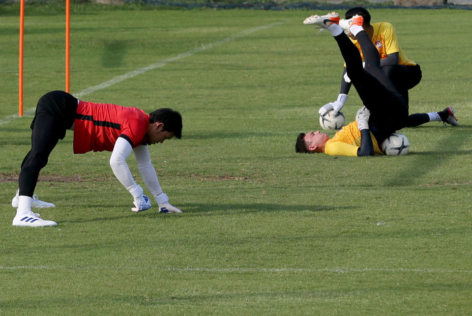 Tại Muangthong United, Kawin sẽ tập luyện cùng các thủ môn của đội bóng như Đặng Văn Lâm, Prasit Padungchok và Somporn Yos. (Nguồn: Muangthong United)