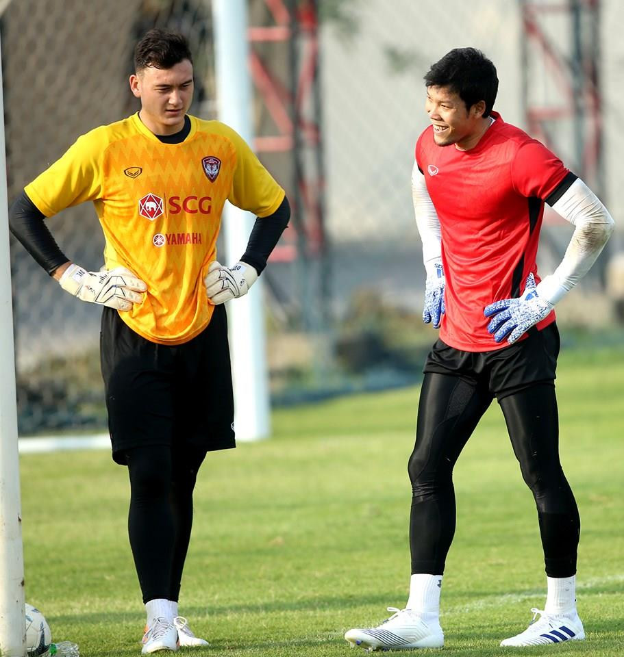 Ở King's Cup, Kawin và Đặng Văn Lâm sẽ có cơ hội chạm trán nhau khi tuyển Việt Nam đối đầu Thái Lan ở ngay lượt trận thứ nhất vào 19 giờ 45 ngày 5/6 tới. (Nguồn: Muangthong United)