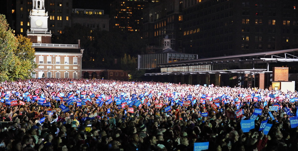 “Biển người” tham dự cuộc vận động tranh cử vào phút chót của ứng cử viên Hillary Clinton ở Pennylvania. (Ảnh: Thanh Tuấn/Vietnam)