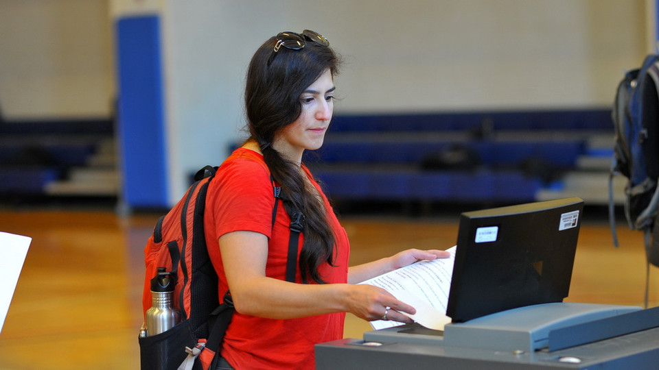 Cử tri Mỹ đi bầu tại Virginia. (Ảnh: Thanh Tuấn/Vietnam)