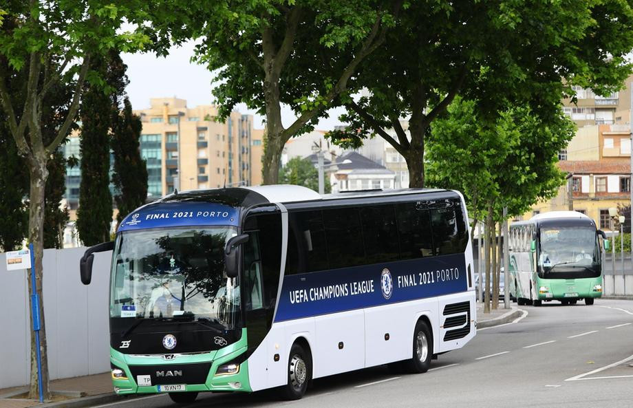 Đoàn xe chở thành viên câu lạc bộ Chelsea. (Nguồn: Reuters)