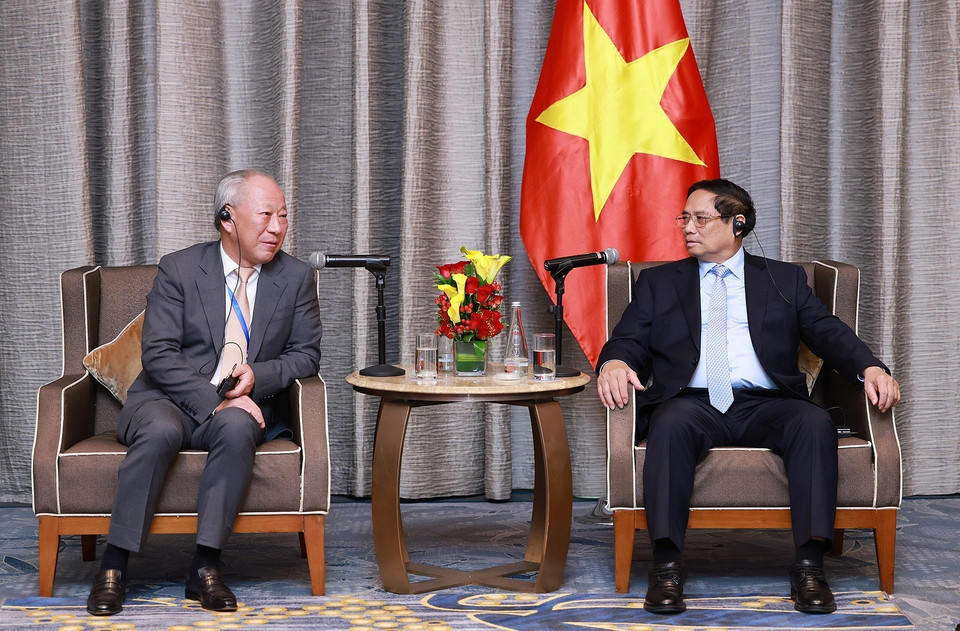 Thủ tướng Phạm Minh Chính tiếp ông Nghiêm Giới Hòa, Nhà sáng lập Tập đoàn Xây dựng Thái Bình Dương. (Ảnh: Dương Giang/TTXVN)