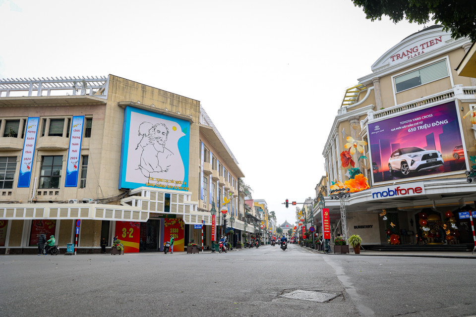 Sự xô bồ, hối hả thường ngày đã nhường chỗ cho giây phút bình yên hiếm hoi. (Ảnh: Minh Hiếu/Vietnam+)