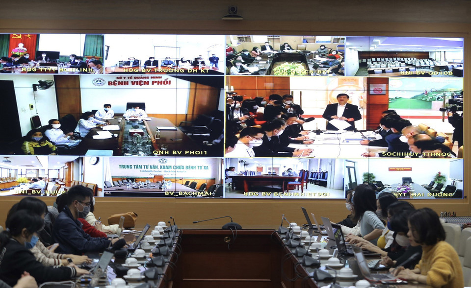 Chiều 29/1, tại Trung tâm Hội nghị quốc gia, Bộ trưởng Bộ Y tế Nguyễn Thanh Long họp trực tuyến với các bệnh viện tại Hải Dương và Quảng Ninh, triển khai nhiều biện pháp phòng, chống dịch COVID-19, chăm sóc và điều trị cho các bệnh nhân. (Ảnh: Hoàng Hiếu/TTXVN)