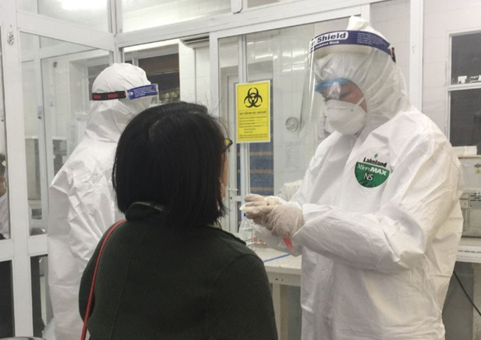 Sáng 1/2, ngoài các máy Real Time PCR có sẵn, CDC Hải Dương đã được Công ty cổ phần công nghệ Việt Á lắp đặt thêm 7 dàn máy Real Time PCR để tăng cường năng lực xét nghiệm phục vụ công tác phòng, chống dịch COVID-19. (Ảnh: Mạnh Minh/TTXVN)