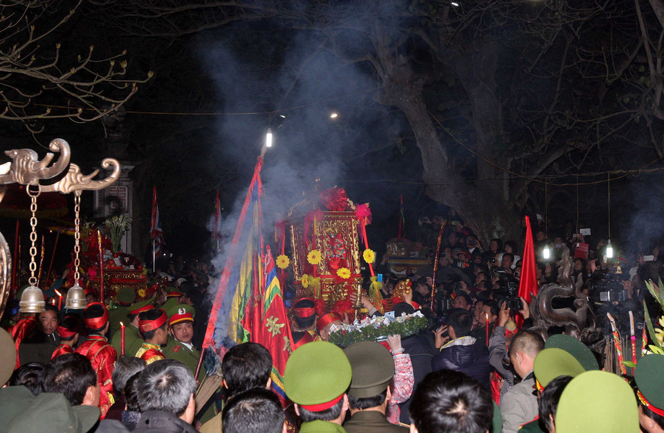 Nghi thức rước kiệu tại lễ khai ấn. (Ảnh: Quốc Khánh/ TTXVN)