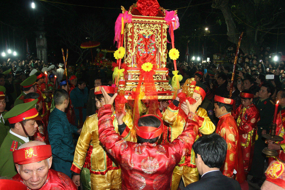 Nghi thức rước kiệu tại lễ khai ấn. (Ảnh: Quốc Khánh/ TTXVN)