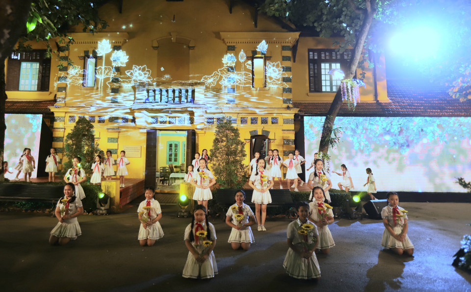 Một tiết mục nghệ thuật tại điểm cầu Hà Nội. (Ảnh Doãn Tấn/TTXVN)